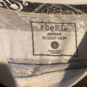 Size small bandanna T